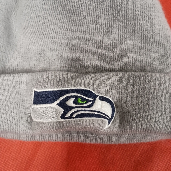 New Era Light Gray Knit Beanie - Picture 5 of 8